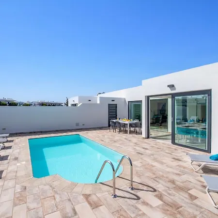 La Nueva By * Playa Blanca (Lanzarote)