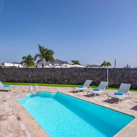 La Nueva By Villa Playa Blanca
